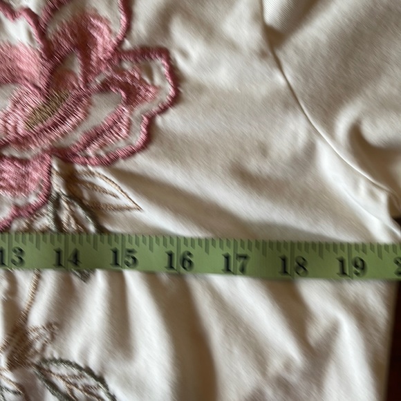 Embroidered Tee SZ Large Massive Roses - Picture 9 of 12